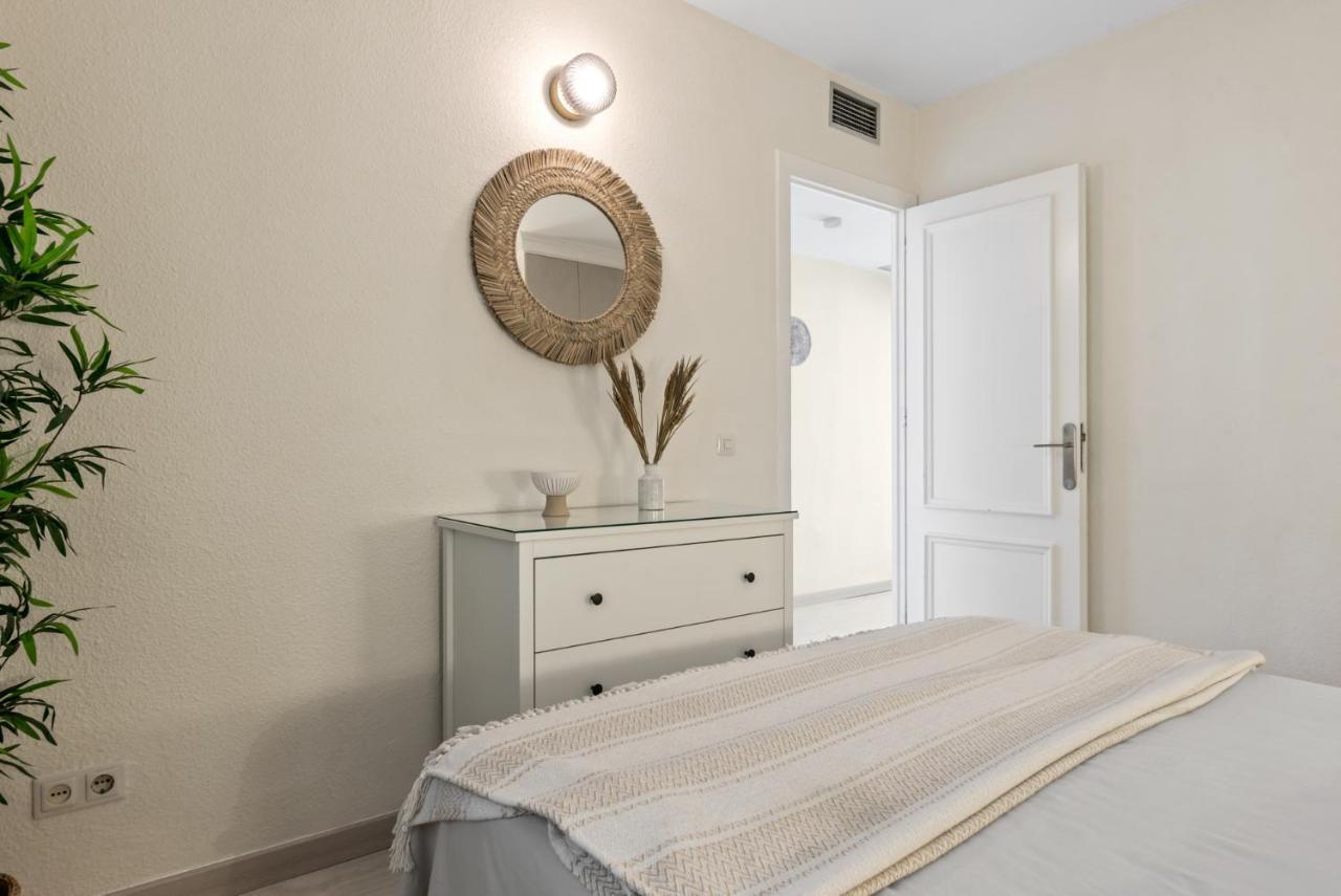 Frontline Beach Apartment Miraflores Sitio de Calahonda Luaran gambar
