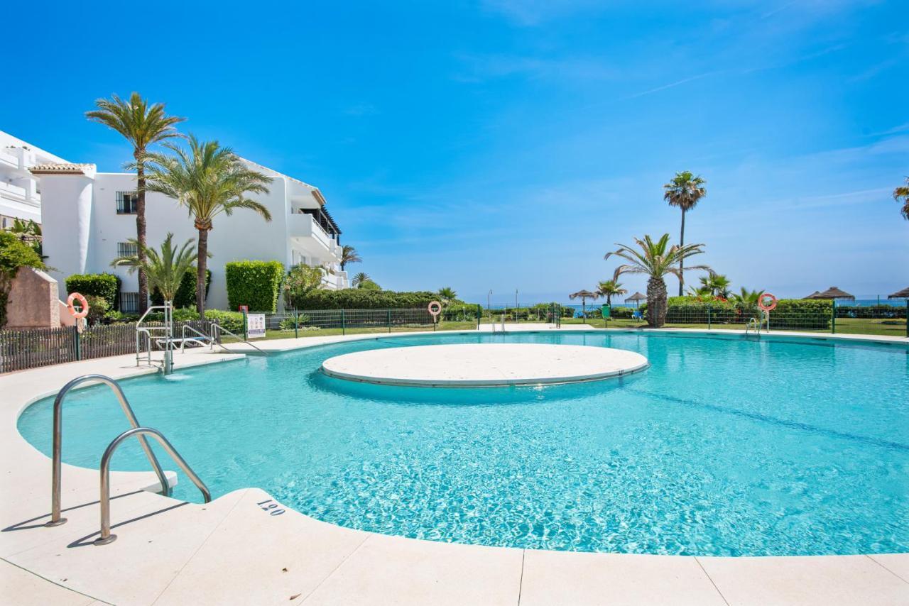 Frontline Beach Apartment Miraflores Sitio de Calahonda Luaran gambar