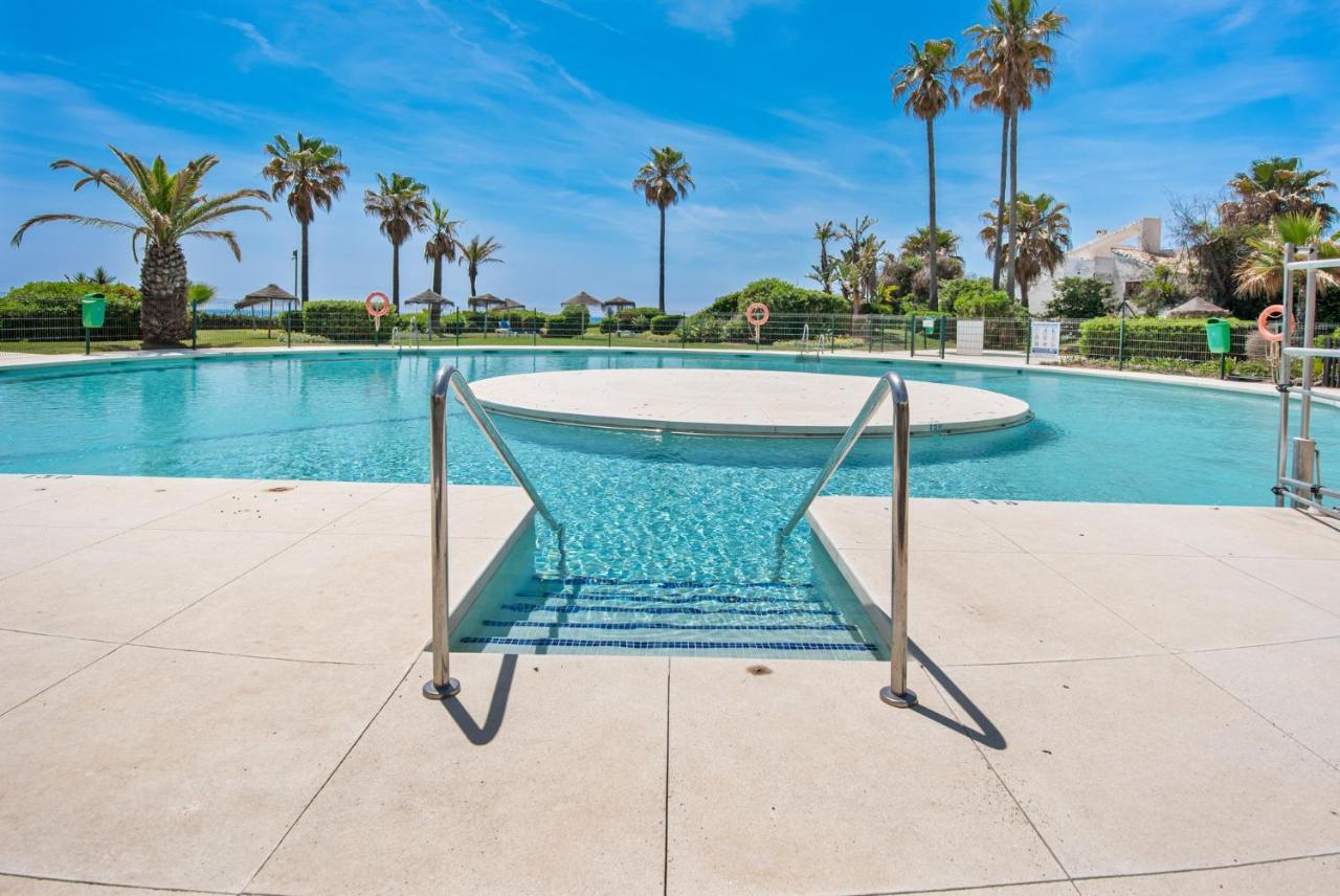 Frontline Beach Apartment Miraflores Sitio de Calahonda Luaran gambar